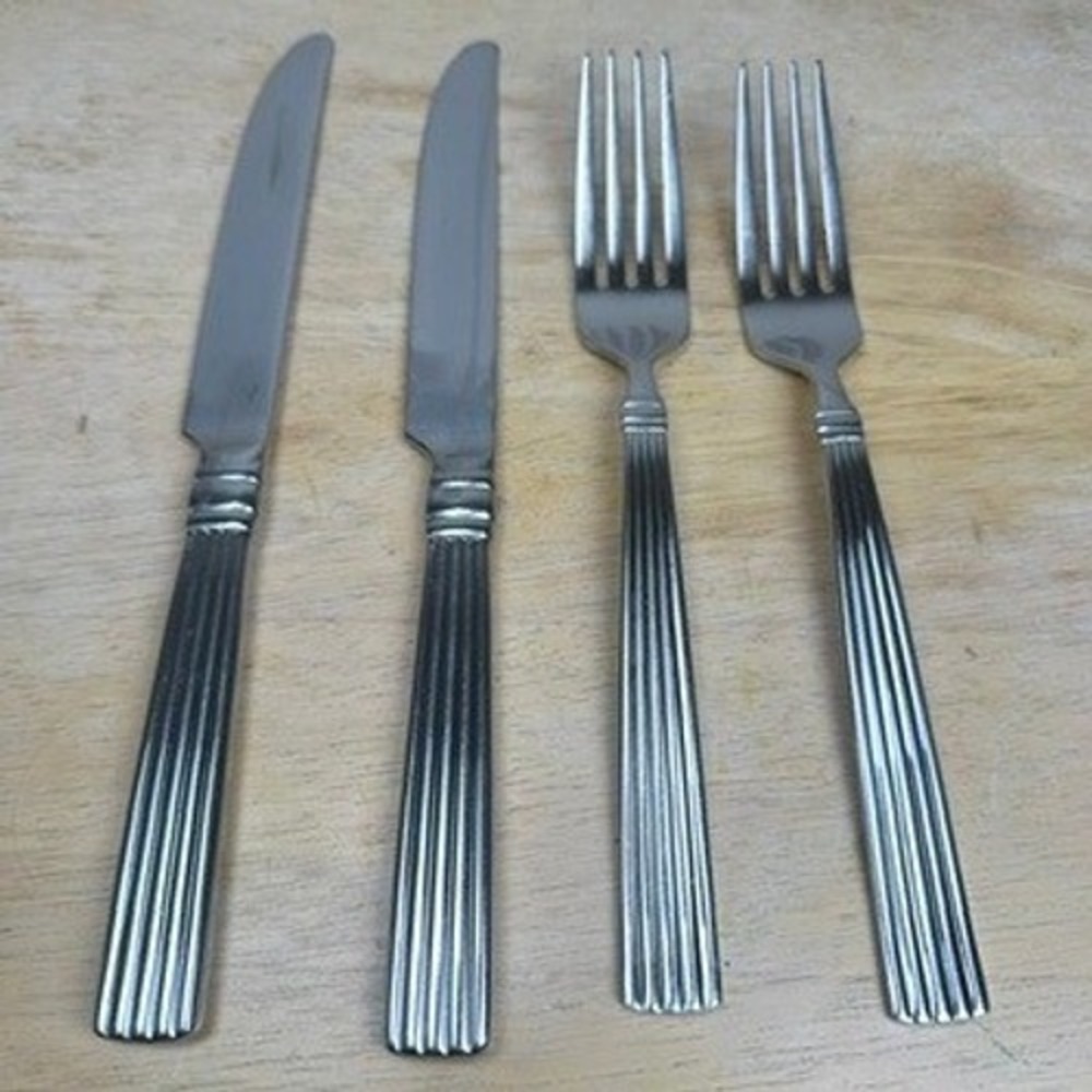REED & BARTON CRESCENDO II Stainless 18/10 2 Dinner Forks & 2 Dinner Knives